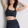 Aktiv crop-top med racerryg og marmorprint