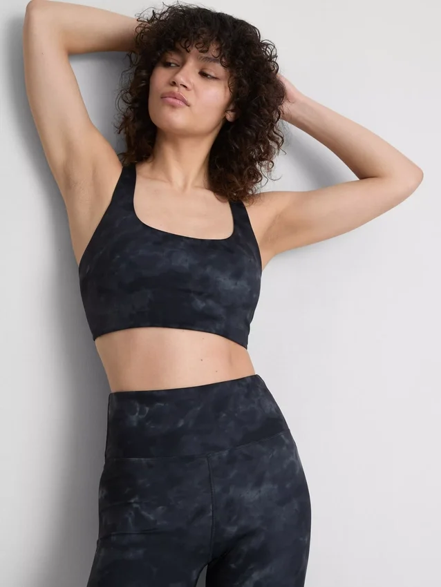 Aktiv crop-top med racerryg og marmorprint