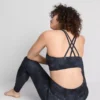 Aktiv crop-top med racerryg og marmorprint