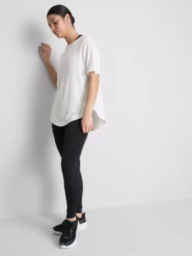 Aktiv T-shirt med buet kant