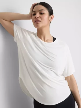 Aktiv T-shirt med buet kant