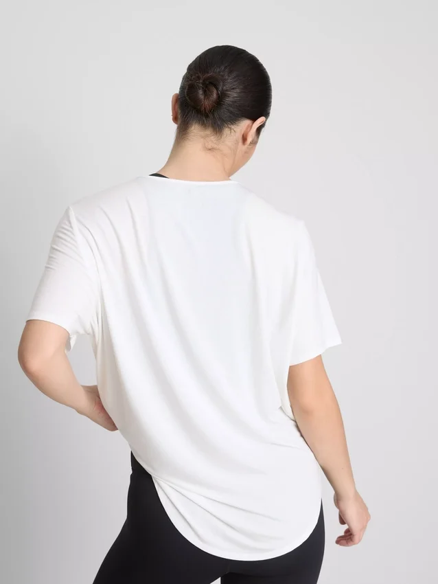 Aktiv T-shirt med buet kant