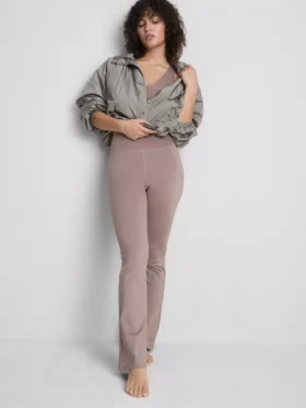Aktive leggings med høj talje og udvidede ben