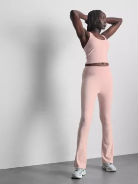 Aktive leggings med høj talje og udvidede ben