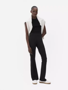 Aktive leggings med høj talje og udvidede ben