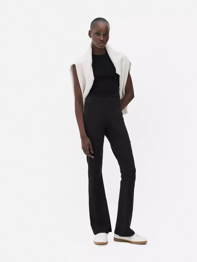 Aktive leggings med høj talje og udvidede ben