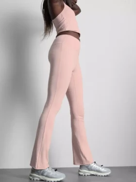 Aktive leggings med høj talje og udvidede ben