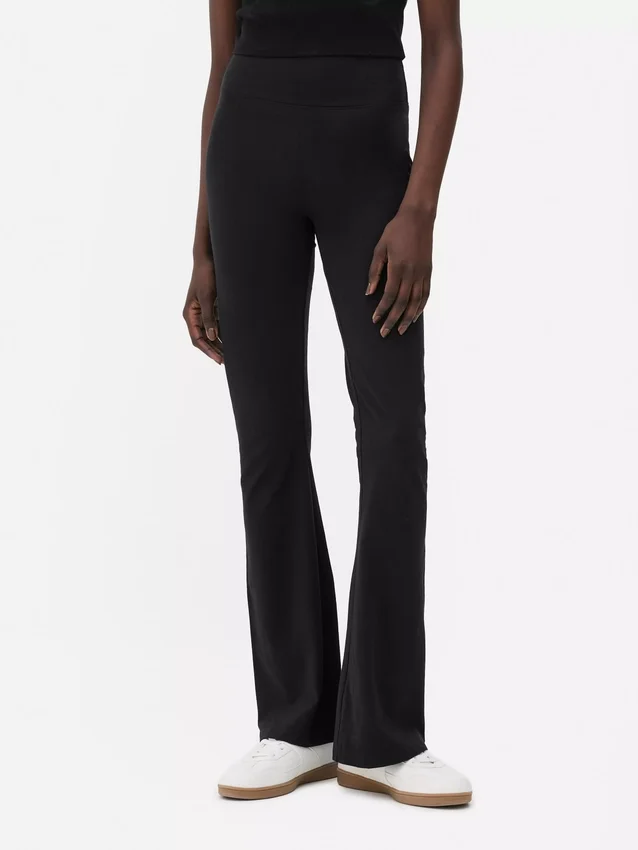 Aktive leggings med høj talje og udvidede ben