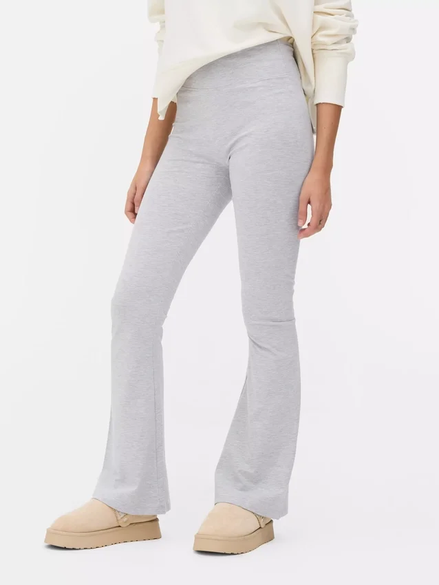 Aktive leggings med høj talje og udvidede ben