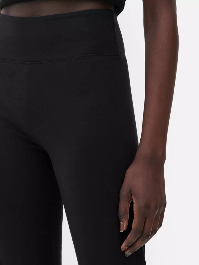 Aktive leggings med høj talje og udvidede ben