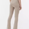 Aktive leggings med høj talje og udvidede ben