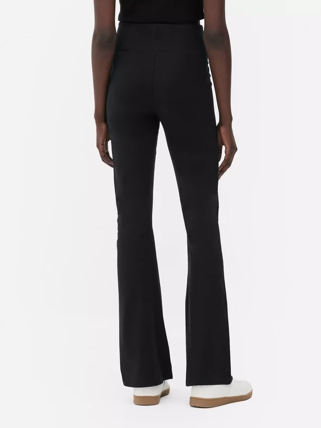 Aktive leggings med høj talje og udvidede ben