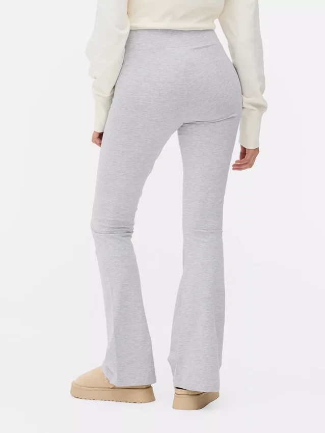 Aktive leggings med høj talje og udvidede ben