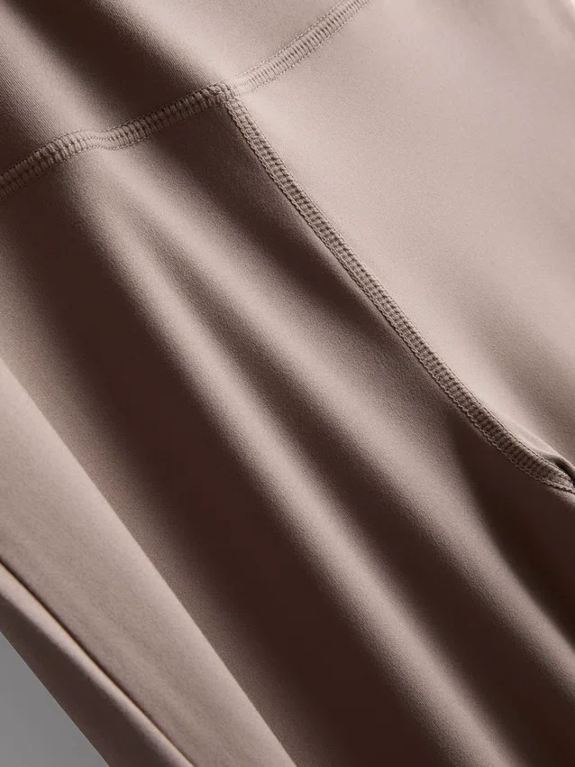 Aktive leggings med høj talje og udvidede ben