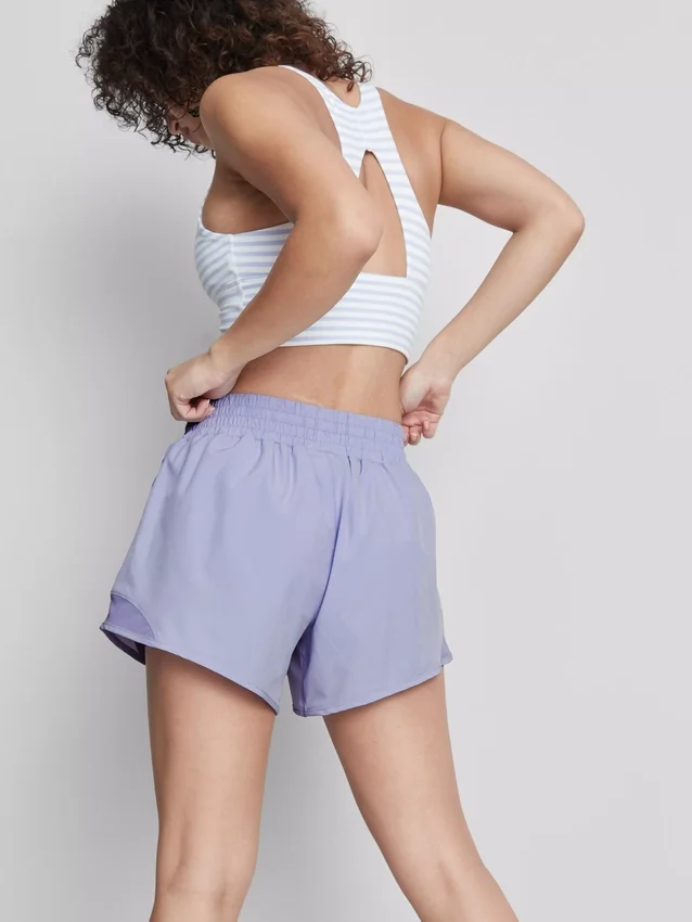 Aktive shorts med mesh-indsats