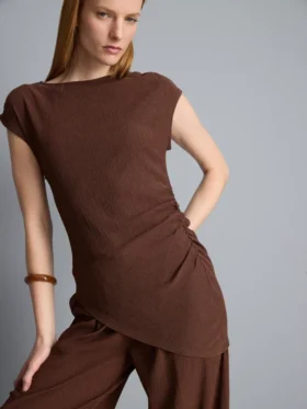 Asymmetrisk krøllet top