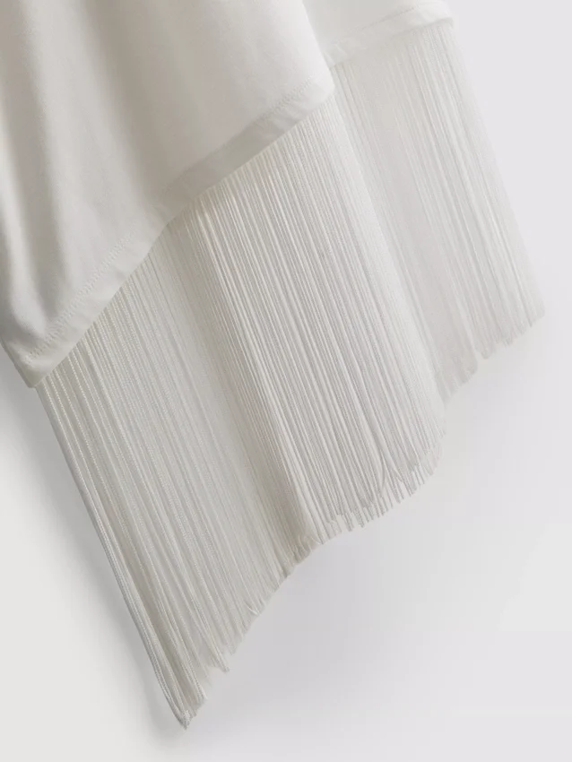 Asymmetrisk T-shirt i bomuld med frynser