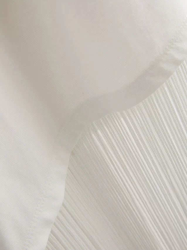 Asymmetrisk T-shirt i bomuld med frynser