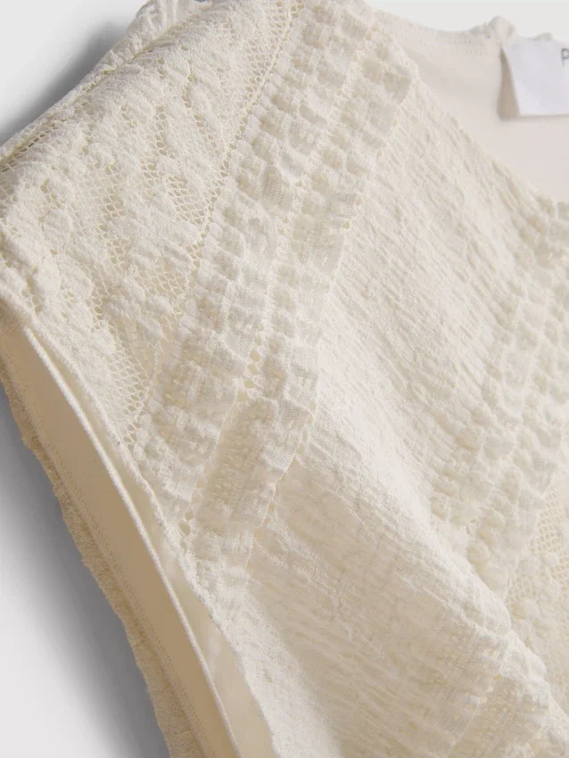 Asymmetrisk tanktop i blonder
