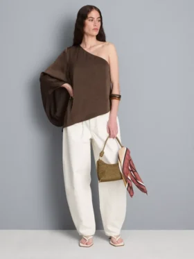Asymmetrisk top i satin med én skulder