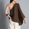 Asymmetrisk top i satin med én skulder