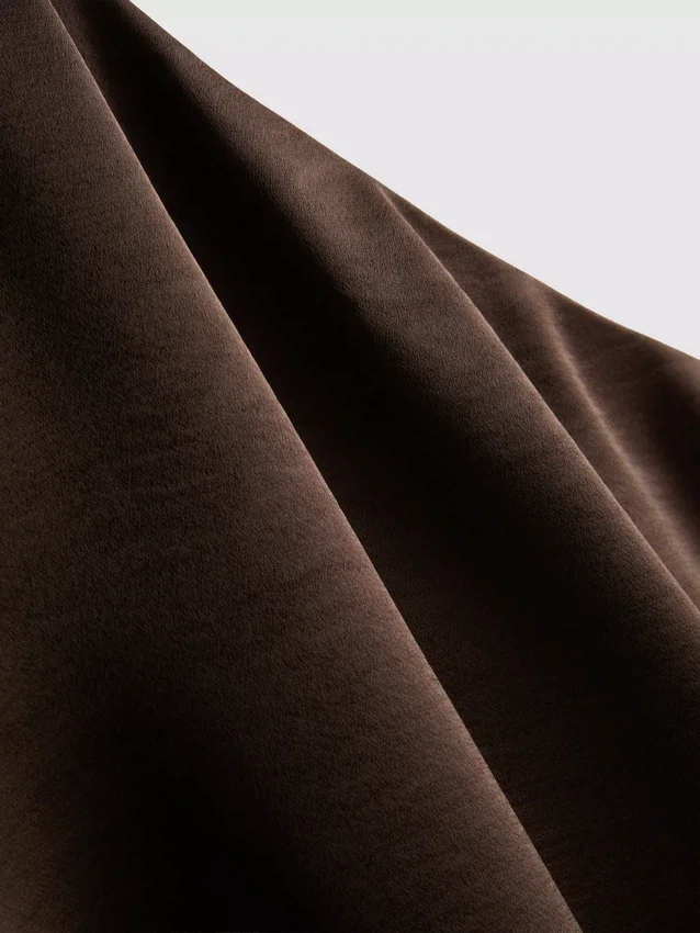Asymmetrisk top i satin med én skulder