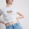 Baby-T-shirt med stolt hjerte i bomuldsrig blanding