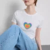 Baby-T-shirt med stolt hjerte i bomuldsrig blanding