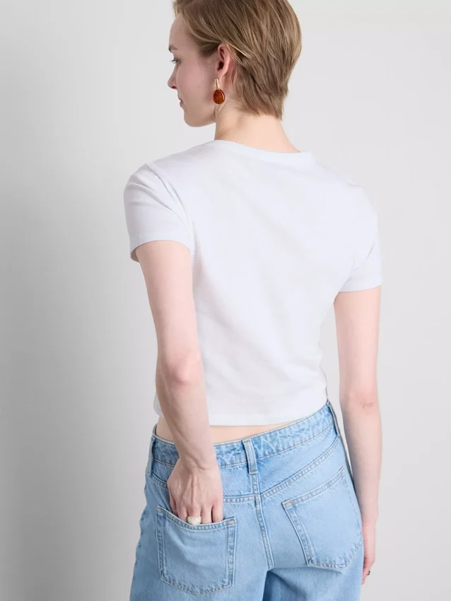 Baby-T-shirt med stolt hjerte i bomuldsrig blanding