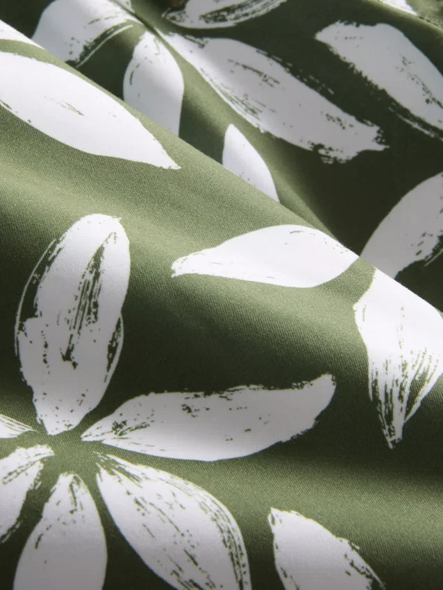 Badeshorts med blomsterprint og snøre i taljen