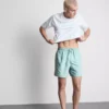 Badeshorts med broderede blade