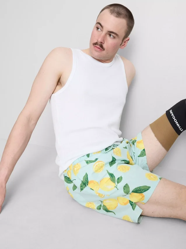 Badeshorts med citronprint