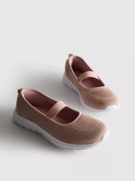 Ballerina-sneakers, der er nemme at tage på