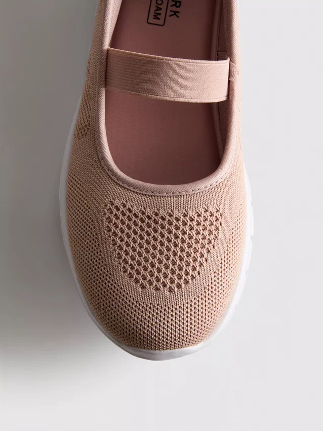 Ballerina-sneakers, der er nemme at tage på