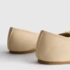 Ballerinasko i imiteret læder med bred pasform og firkantet tå