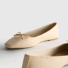 Ballerinasko i imiteret læder med bred pasform og firkantet tå