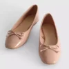 Ballerinasko med sløjfe i imiteret læder