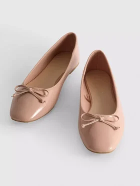 Ballerinasko med sløjfe i imiteret læder