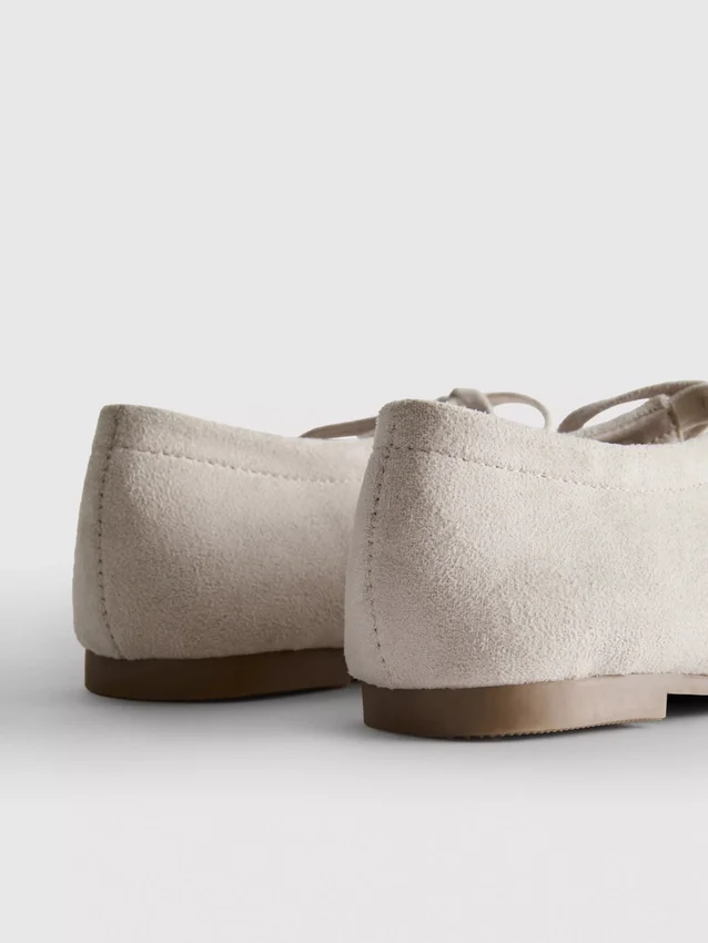 Ballerinasko med sløjfedetalje