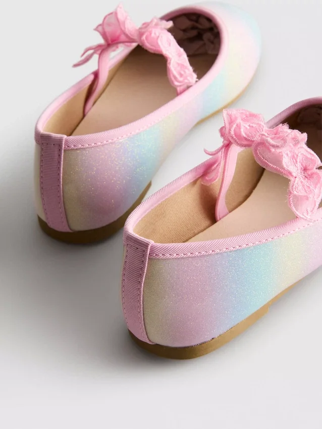 Ballerinasko med sommerfugleapplikation