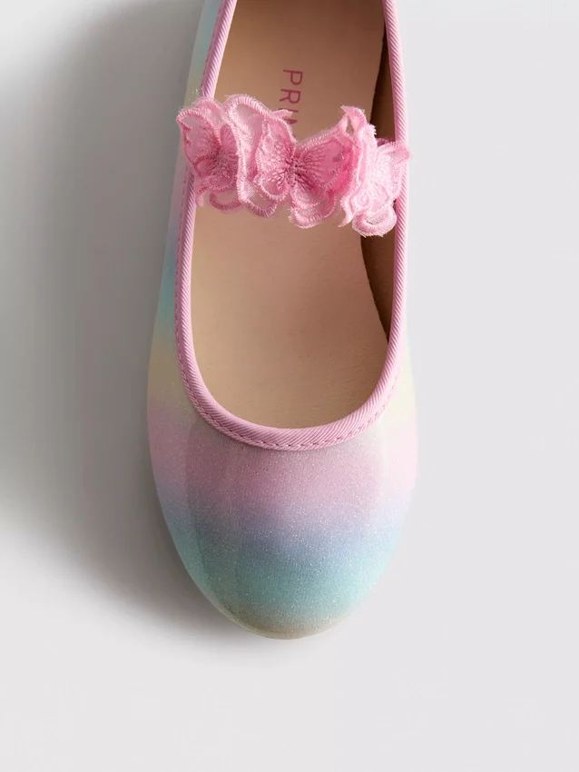 Ballerinasko med sommerfugleapplikation