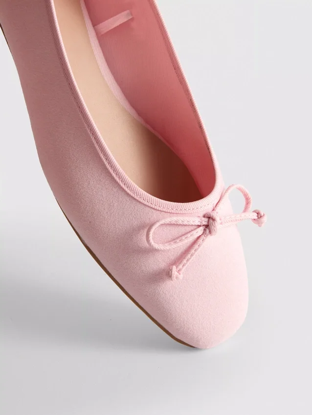 Balletpumps med sløjfe foran