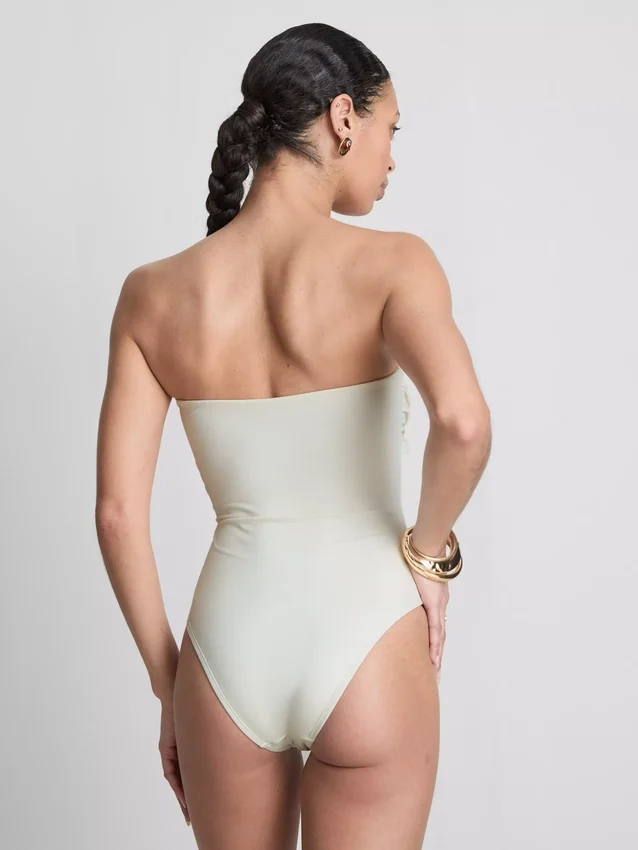 Bandeau-badedragt med muslingedetaljer