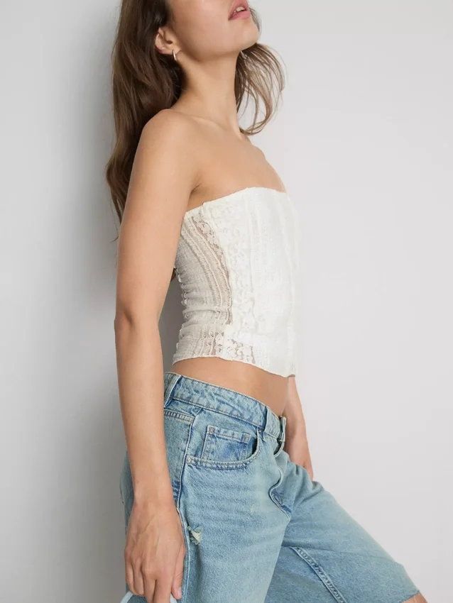 Bandeau-top i bomuldsblanding med blonder