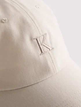 Baseballkasket med broderede initialer