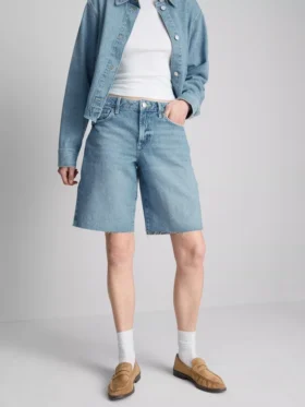 Bermudashorts i denim med rå kant