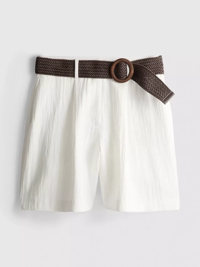 Bermudashorts med struktur og bælte