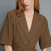 Blazer med korte ærmer og bæltedetalje