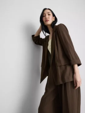 Blazer med struktur og skrå revers