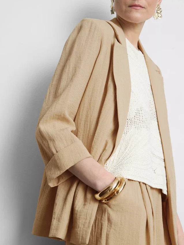 Blazer med struktur og skrå revers